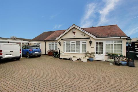 5 bedroom detached bungalow for sale, Brackenborough Rd, Louth LN11