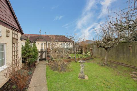 5 bedroom detached bungalow for sale, Brackenborough Rd, Louth LN11