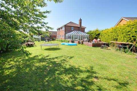 5 bedroom detached house for sale, Orchard Park, Louth LN11