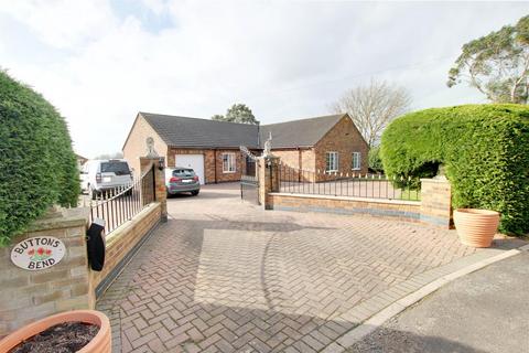 4 bedroom detached bungalow for sale, Wine Hill Lane, Saltfleet LN11