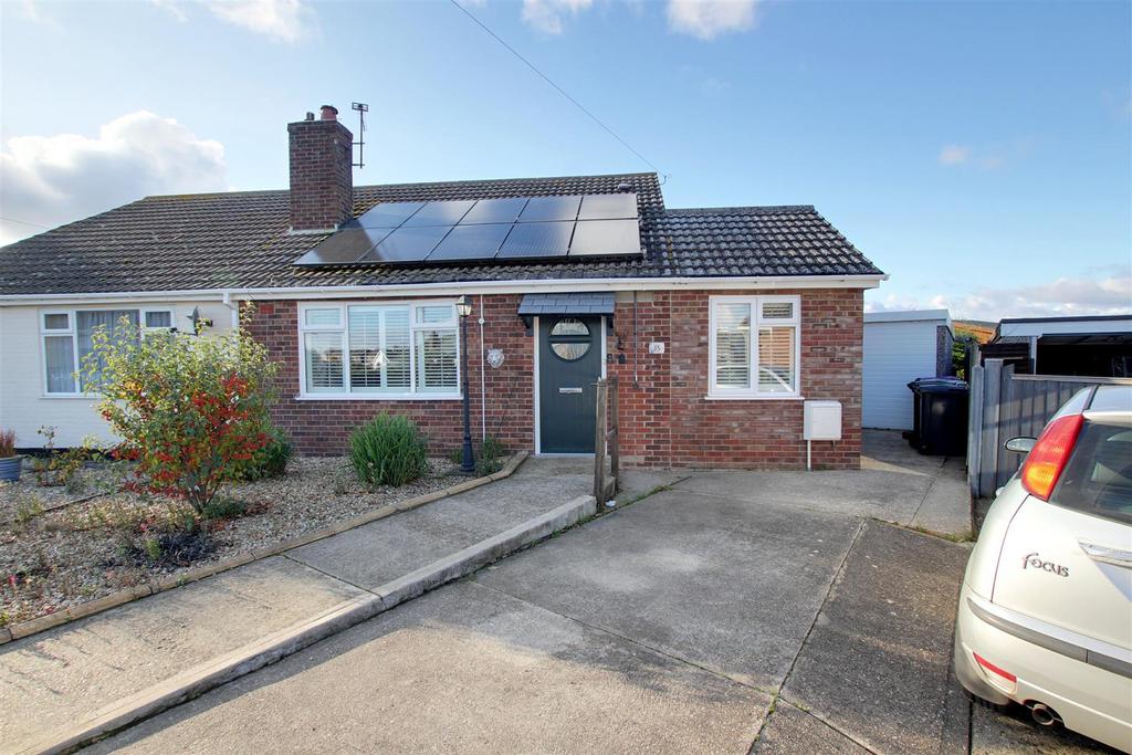 The Fairway, Mablethorpe LN12 2 bed semidetached bungalow for sale £
