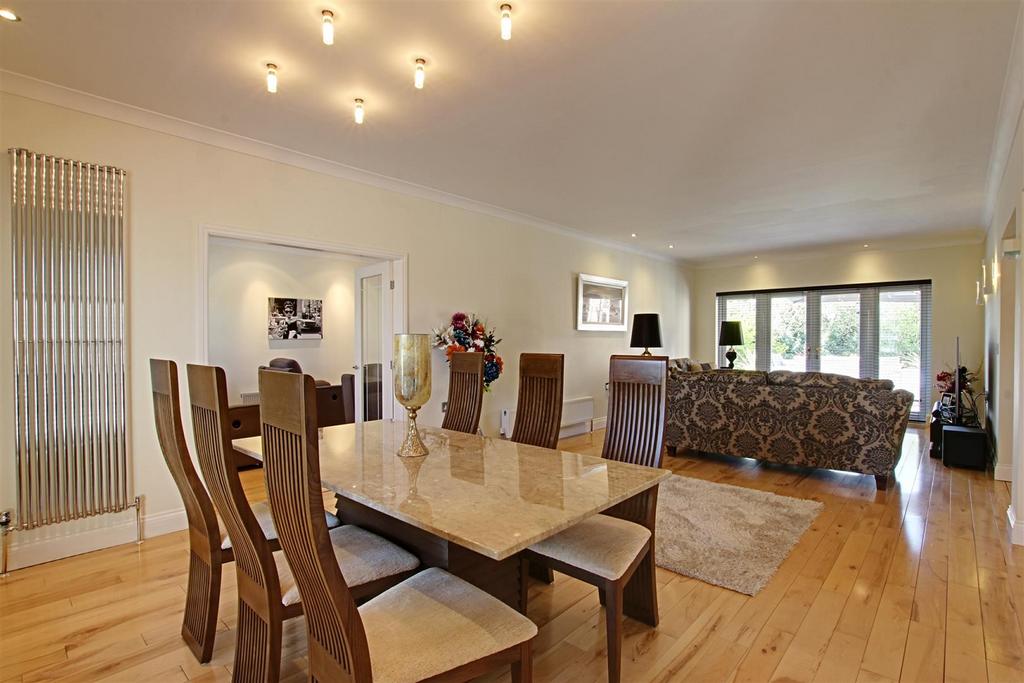 Open Plan Lounge/ Dining Room