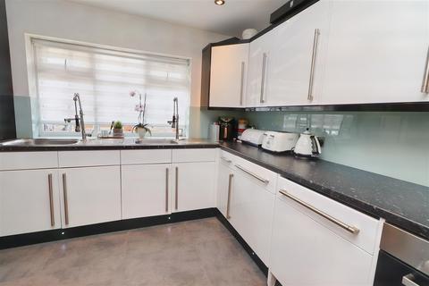 65 Cavendish Crescent, Elstree, Borehamwood, WD6 3JW