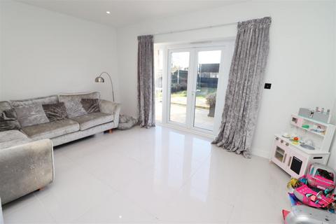 2 bedroom detached house for sale - The Crescent, Beeston, Sandy