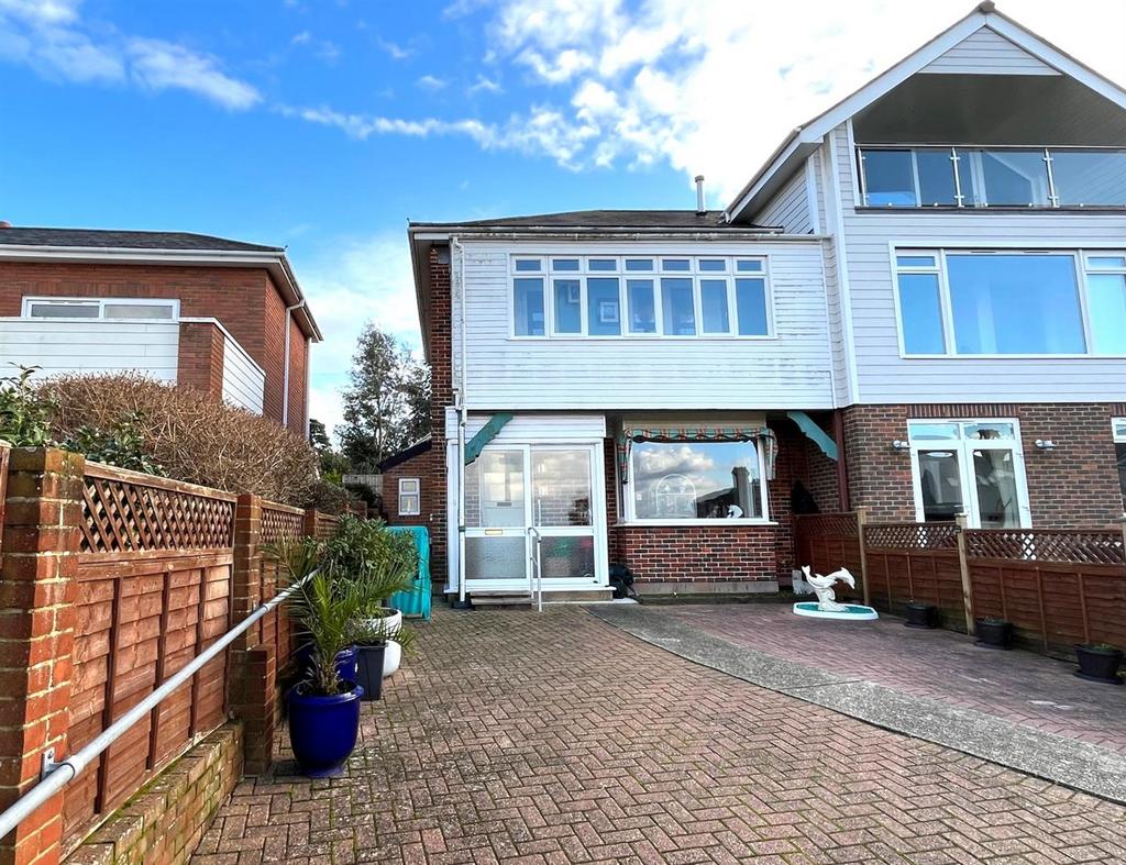 Cambridge Road, East Cowes 3 bed semidetached house for sale £370,000