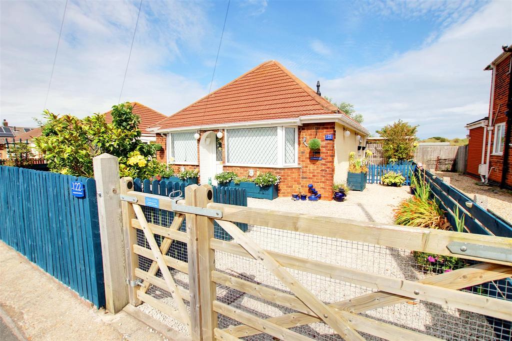 Wellington Road, Mablethorpe LN12 3 bed detached bungalow £265,000