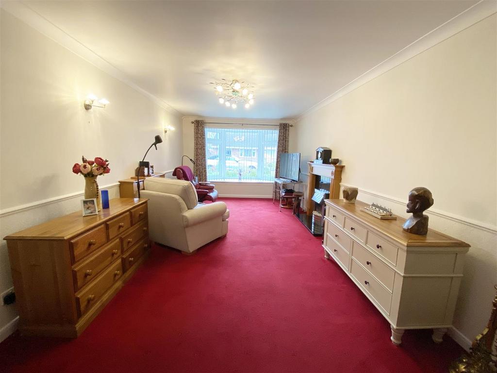 30 Tilbrook Drive, Shrewsbury, SY1 2TT 2 bed semidetached bungalow for