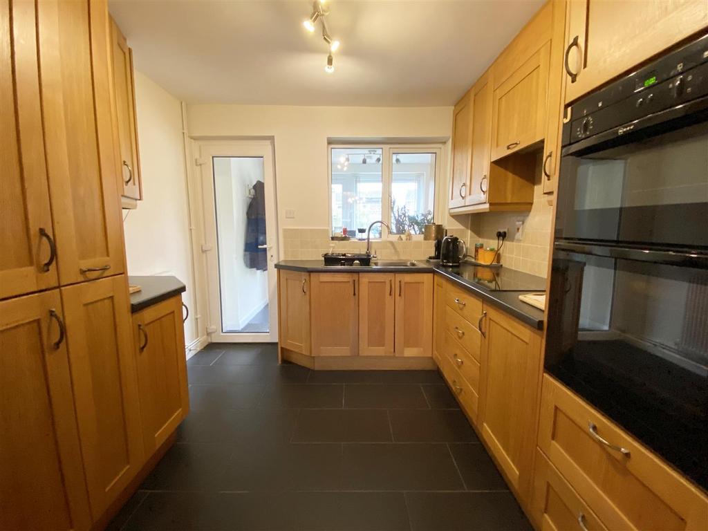 30 Tilbrook Drive, Shrewsbury, SY1 2TT 2 bed semidetached bungalow for