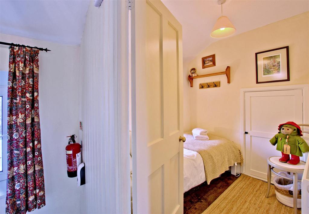 Landing &amp; Bedroom 2