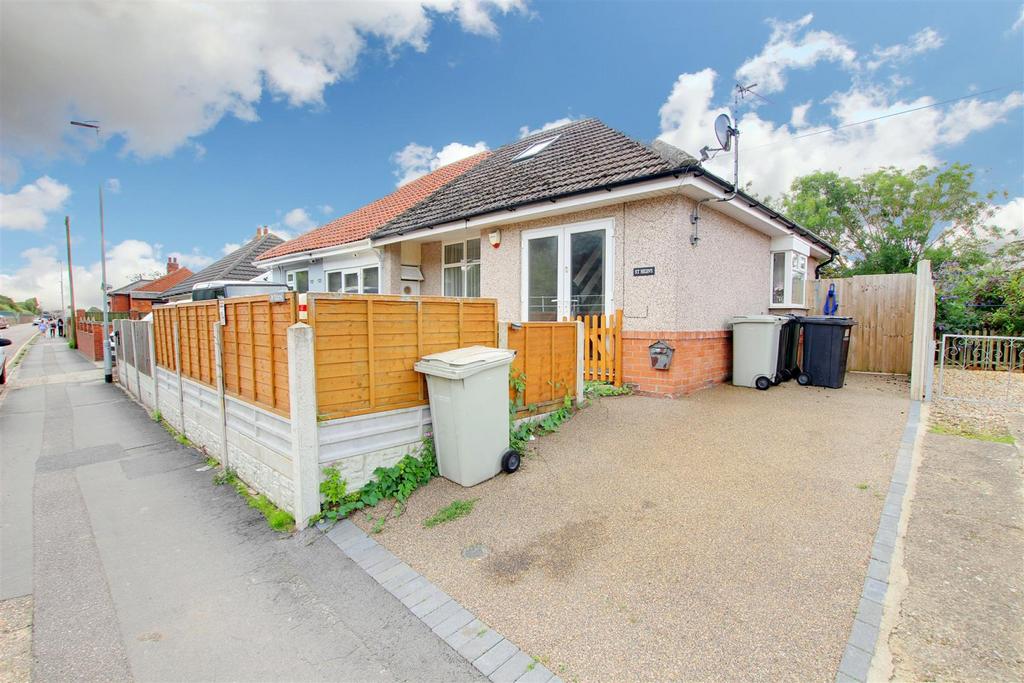 Quebec Road, Mablethorpe LN12 2 bed semidetached bungalow for sale £
