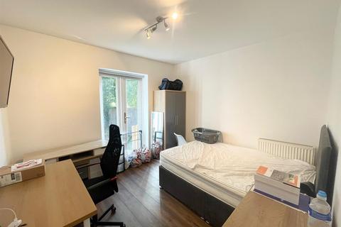 undefined, *£115pppw excl bills* 3 Queens Road East, Beeston, NG9 2GS