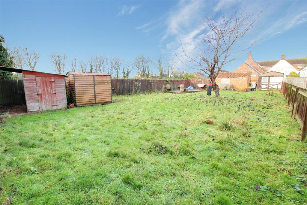 Golf Road, Mablethorpe LN12 3 bed terraced house for sale £149,950
