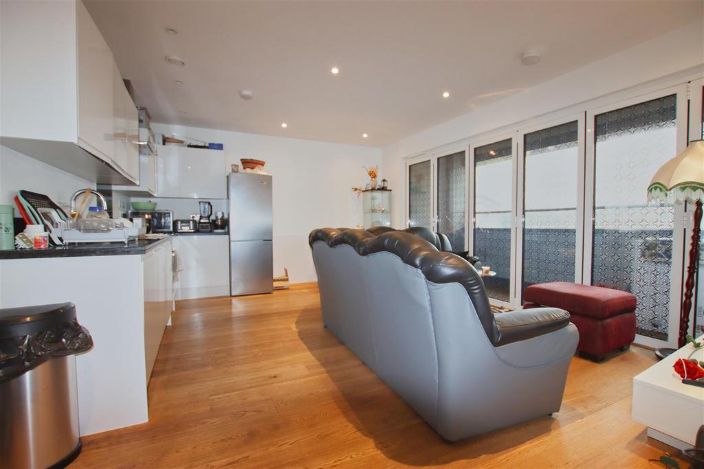 Elstree House,Elstree Way, Borehamwood 2 bed flat for sale £325,000