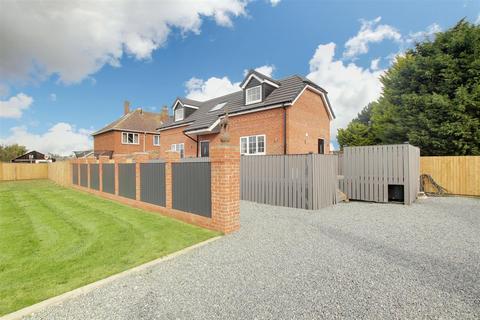 2 bedroom detached bungalow for sale, Waterloo Road, Mablethorpe LN12