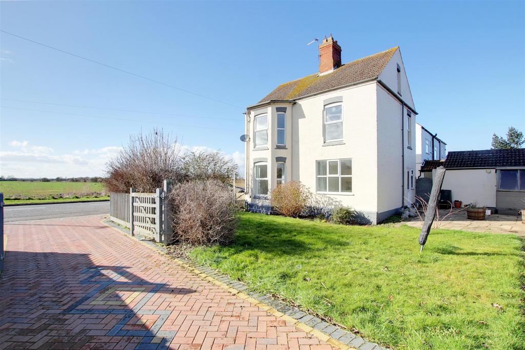 Golf Road, Mablethorpe LN12 3 bed detached house for sale £230,000