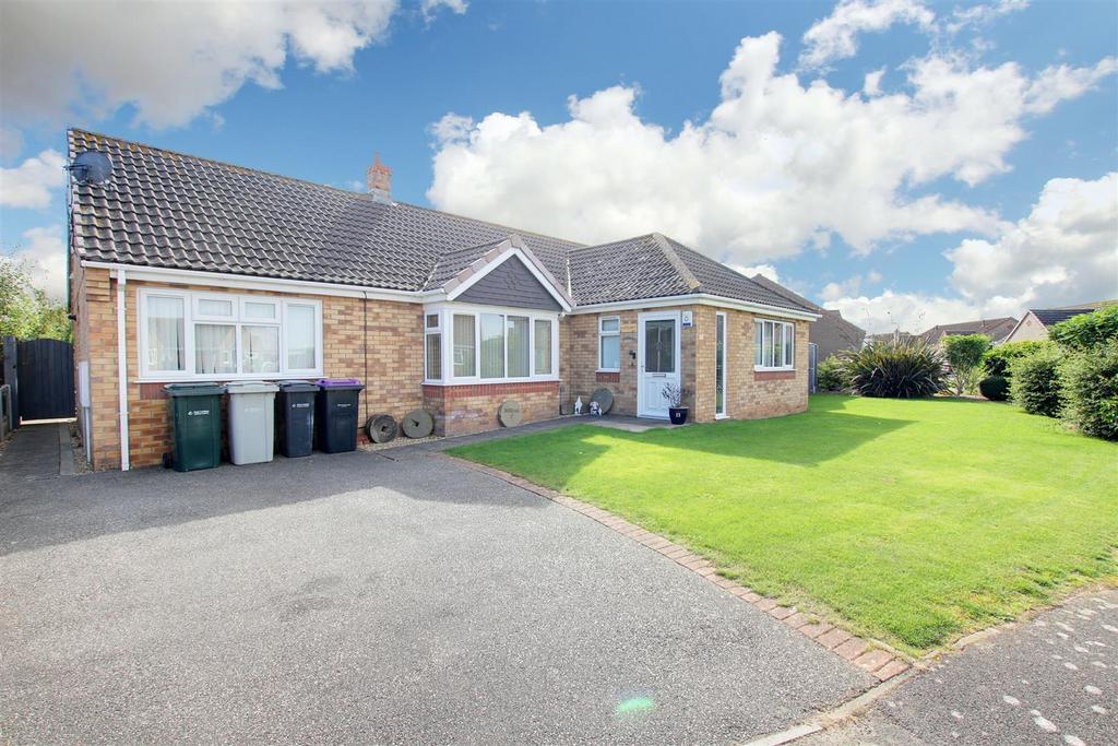 Aqua Drive, Mablethorpe LN12 2 bed detached bungalow for sale £325,000
