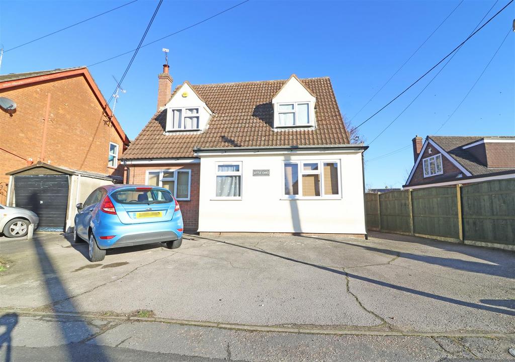 Maldon Road, Hatfield Peverel, Chelmsford 3 bed detached house to rent £1,800 pcm (£415 pw)