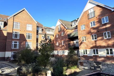2 bedroom apartment for sale - 70 Dorchester Court, 283 London Road, Camberley