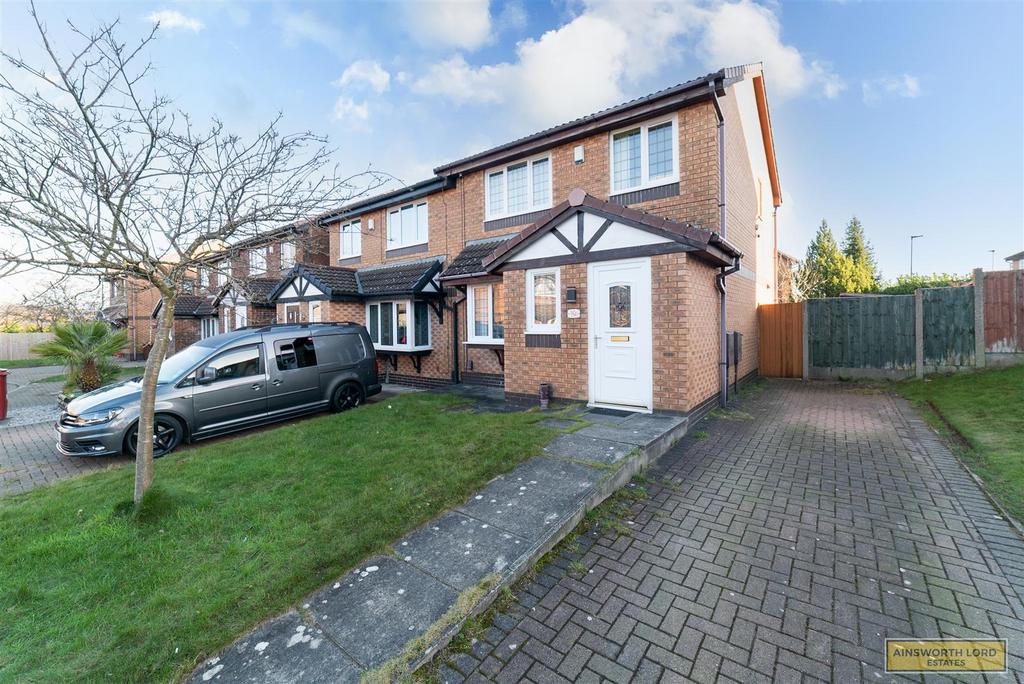 Farrington Close, Blackburn 3 bed semidetached house £795 pcm (£183 pw)