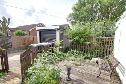 3 bedroom end of terrace house for sale, Queens Road, Sutton-On-Sea LN12