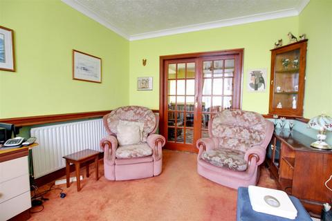3 bedroom end of terrace house for sale, Queens Road, Sutton-On-Sea LN12