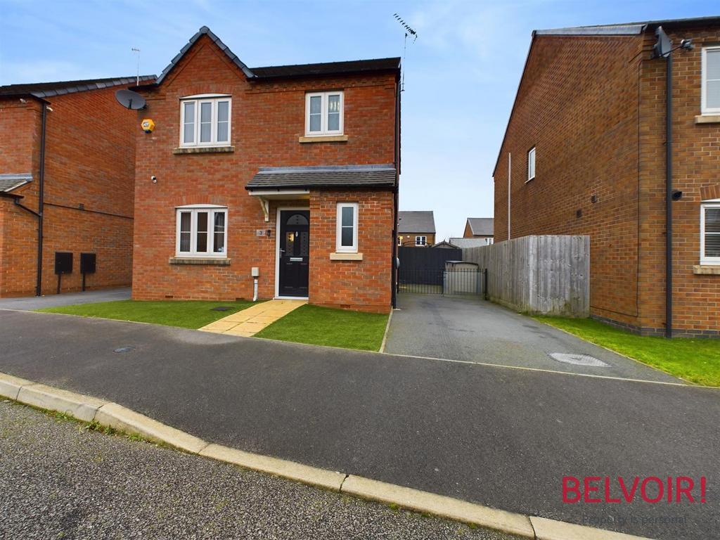 Kingsholm Road, KirkbyInAshfield 3 bed detached house for sale £230,000