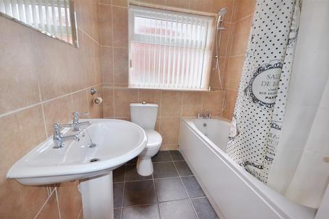 16 Turnberry Drive, Stoke-on-trent, ST4 8EZ