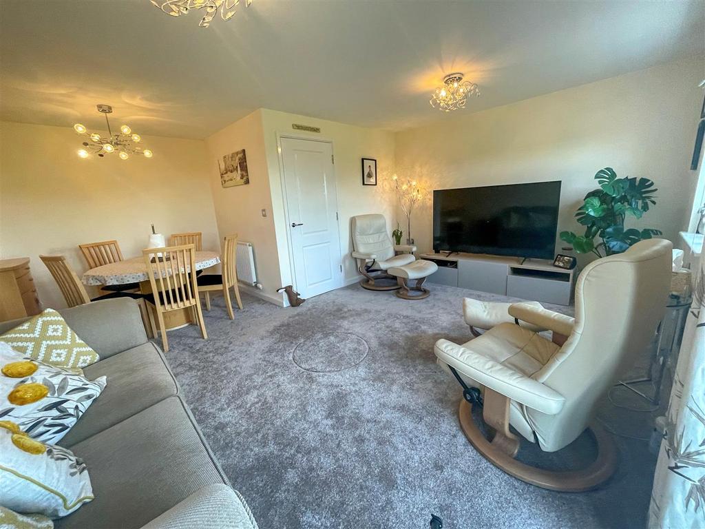 Living Room2.jpg