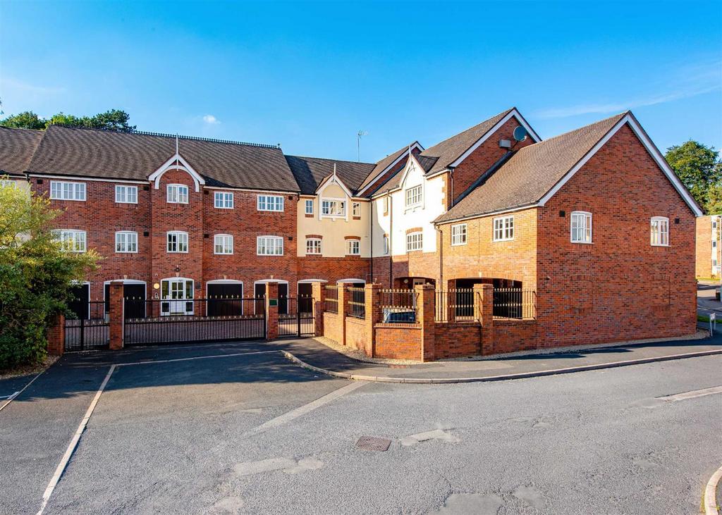 11 Close, Compton, Wolverhampton 2 bed apartment £184,950