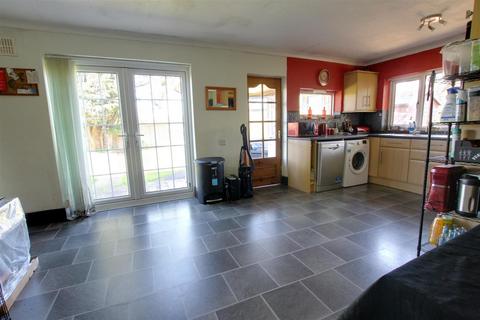 4 bedroom detached bungalow for sale, St. Peters Lane, Trusthorpe LN12