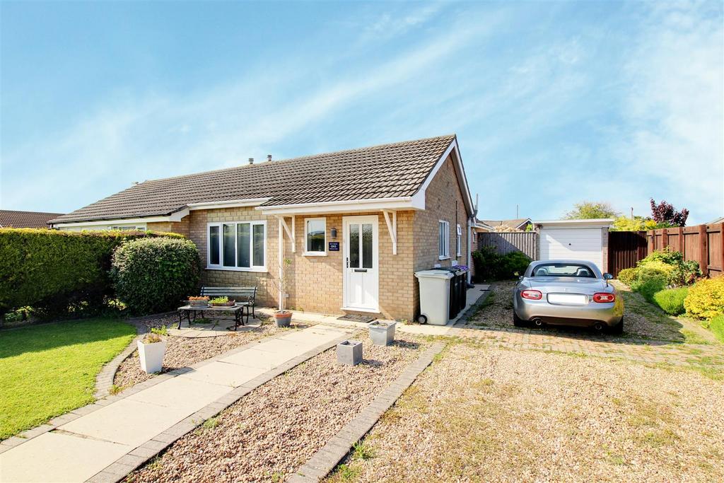 Rossall Close, Sandilands LN12 2 bed semidetached bungalow for sale £239,000