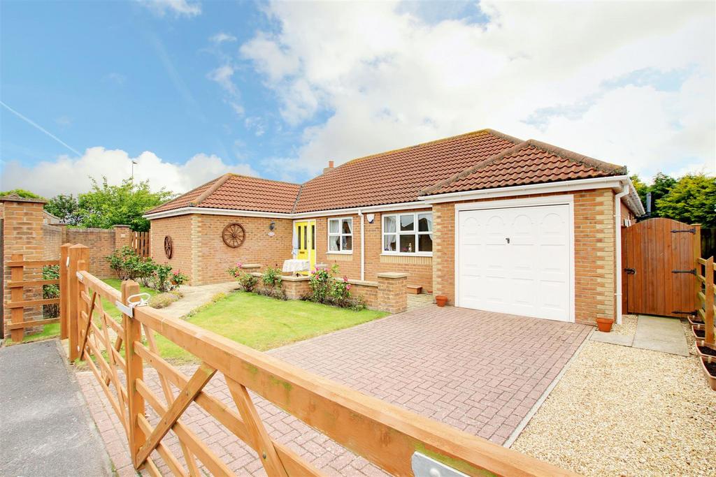 Maple Close, SuttonOnSea LN12 3 bed detached bungalow £300,000