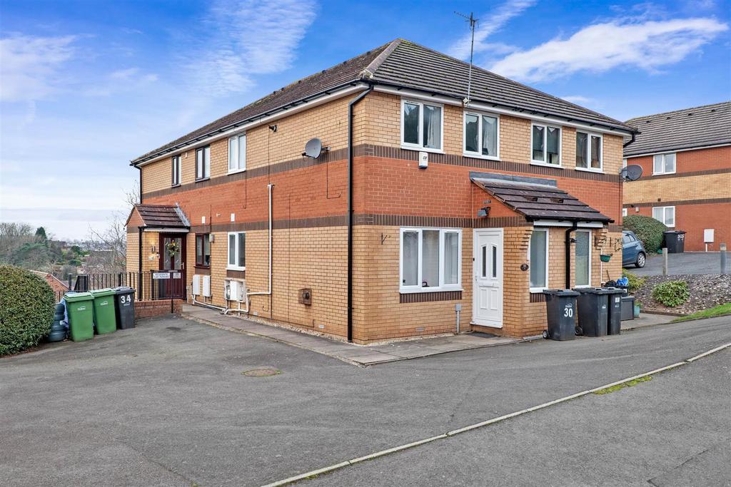 Surrey Drive, Kingswinford 2 bed apartment for sale £155,000