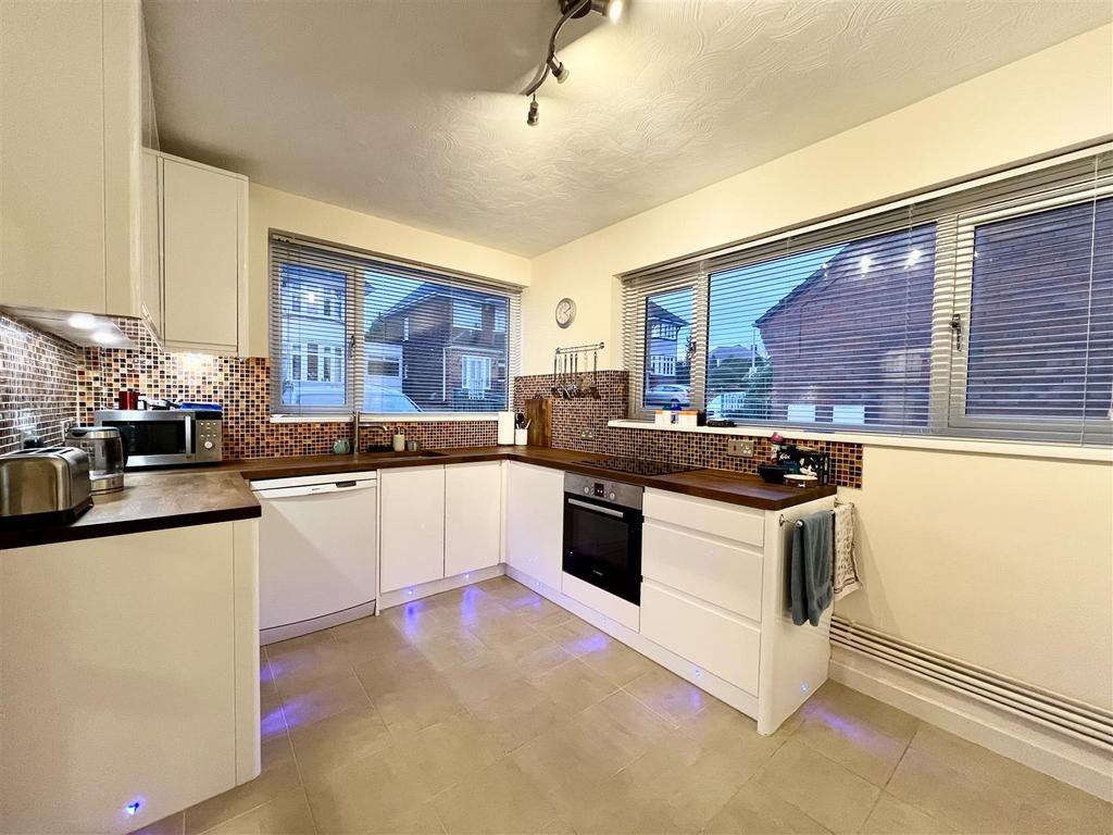 High Haden Road, Cradley Heath 3 bed detached house for sale £380,000