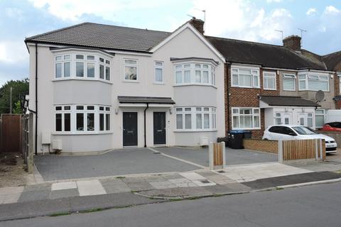 4 bedroom end of terrace house for sale, Durants Park Avenue, Enfield, Middlesex, EN3