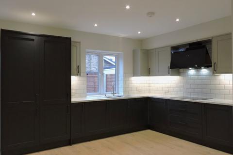 4 bedroom end of terrace house for sale, Durants Park Avenue, Enfield, Middlesex, EN3