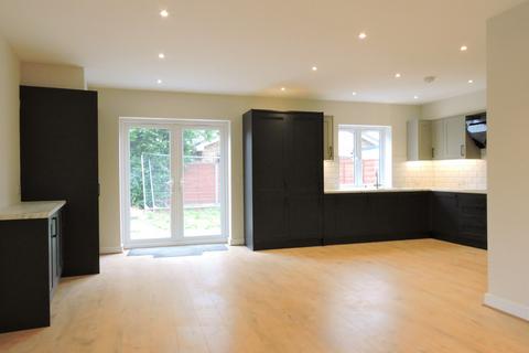 4 bedroom end of terrace house for sale, Durants Park Avenue, Enfield, Middlesex, EN3