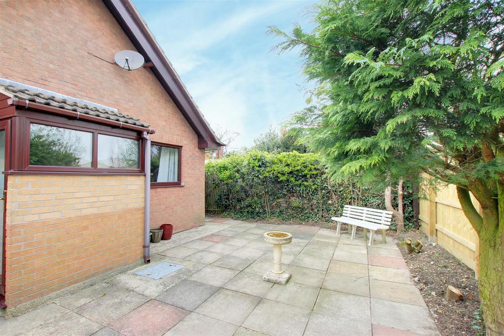 Sutton Road, Huttoft LN13 2 bed detached bungalow for sale £175,000