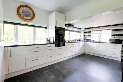 5 bedroom detached house for sale, 5 The Crescent, Sandilands LN12