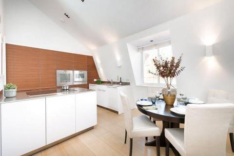 3 bedroom apartment to rent, Green Street W1