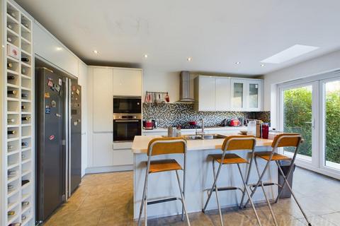 32 Crest Road, South Croydon, CR2 7JQ