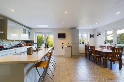 32 Crest Road, South Croydon, CR2 7JQ