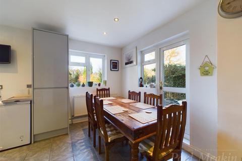 32 Crest Road, South Croydon, CR2 7JQ