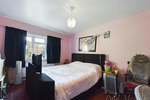 32 Crest Road, South Croydon, CR2 7JQ