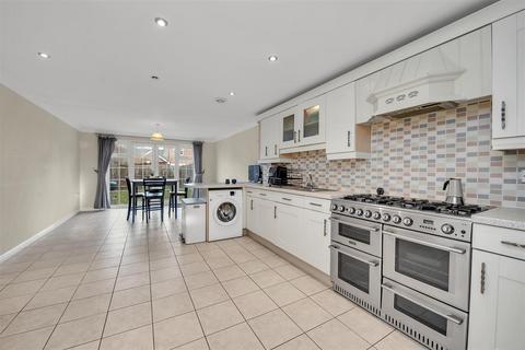 3 bedroom terraced house for sale, Acorn Way, Red Lodge