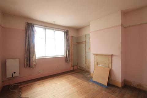 11 Hogarth Gardens, Hounslow, TW5 0QS