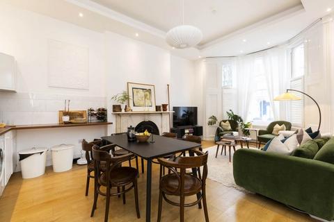 2 bedroom flat to rent, W14