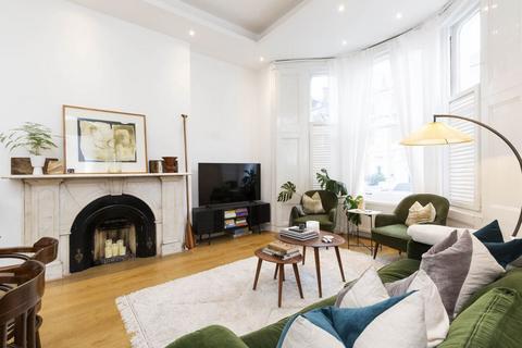 2 bedroom flat to rent, W14