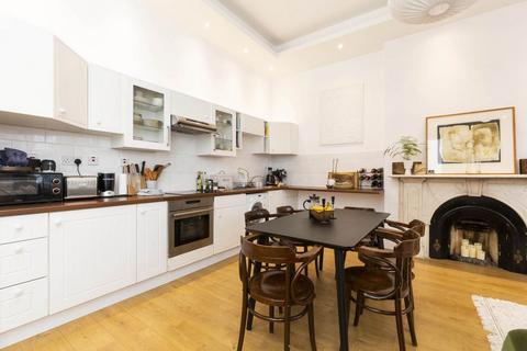 2 bedroom flat to rent, W14