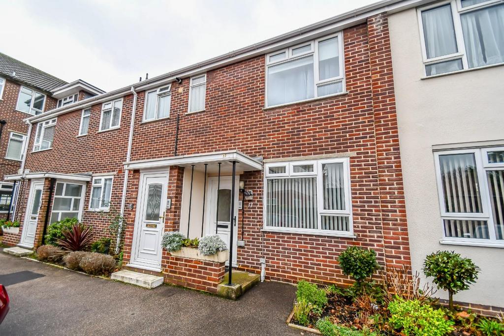 Winton Lodge, Imperial Avenue, WestcliffOnSea SS0 2 bed flat for sale
